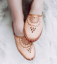 Load image into Gallery viewer, Wanderlust Closed Toe Slippers - JosieBear