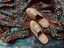 Load image into Gallery viewer, Wanderlust Closed Toe Slippers - JosieBear