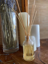 Load image into Gallery viewer, Dark Amber& Sandalwood Reed Diffuser - JosieBear