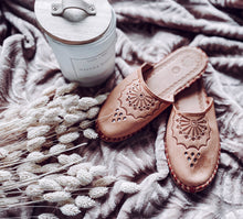 Load image into Gallery viewer, Wanderlust Closed Toe Slippers - JosieBear
