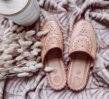 Load image into Gallery viewer, Wanderlust Closed Toe Slippers - JosieBear
